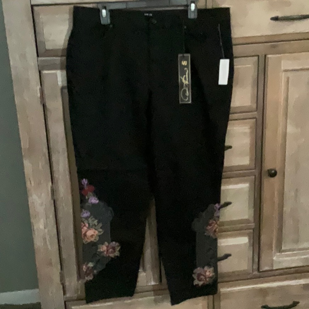 NWT DG2 by Diane Gilman Jeans